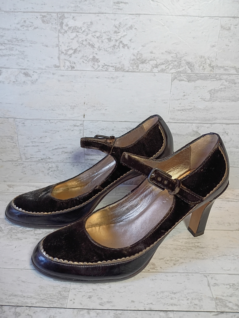 Women’s Velvet Mary Jane Heels in Dark Brown Sz 8M